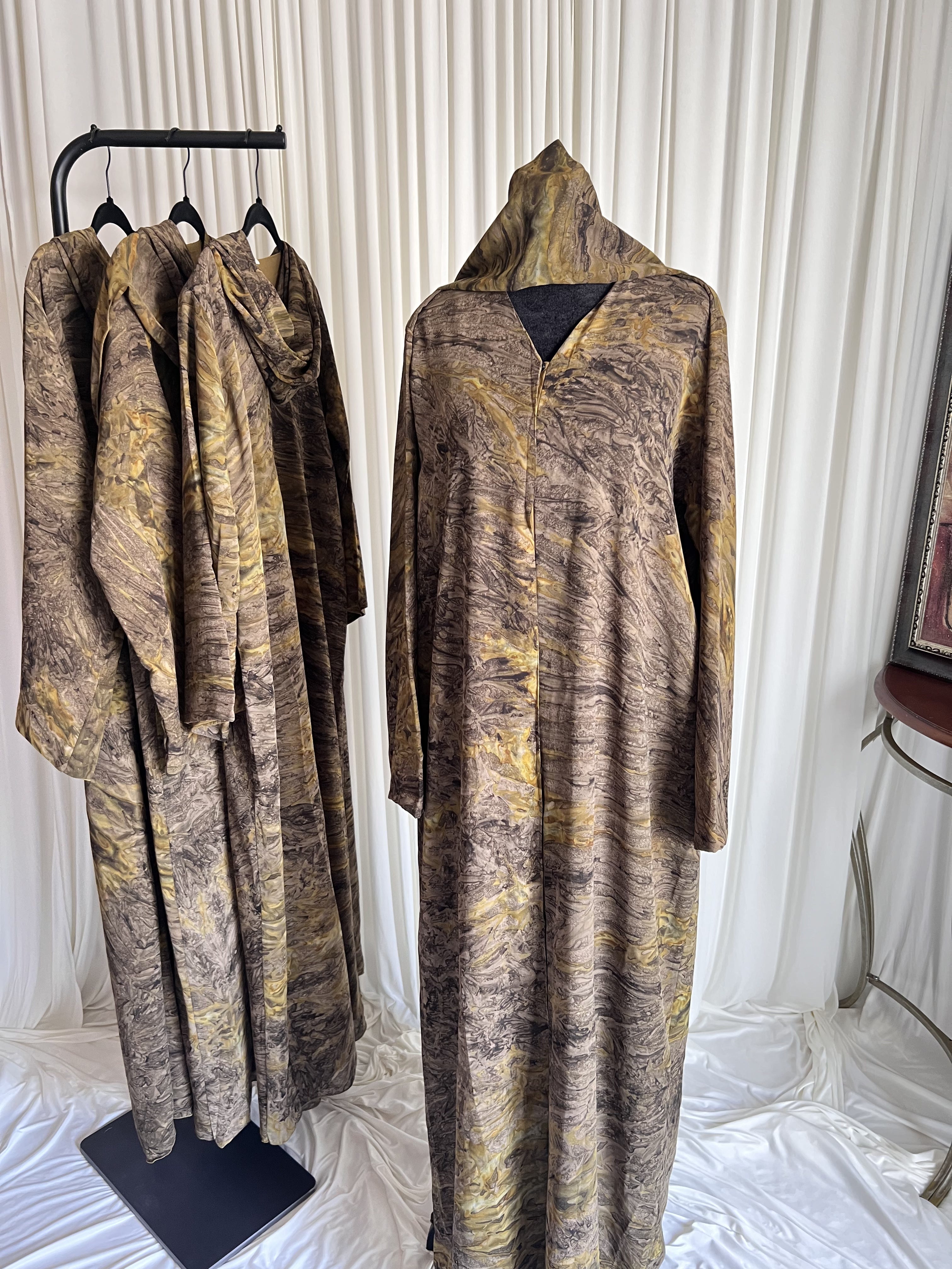 Cocoa marble print abaya set for breathable modest summer styling