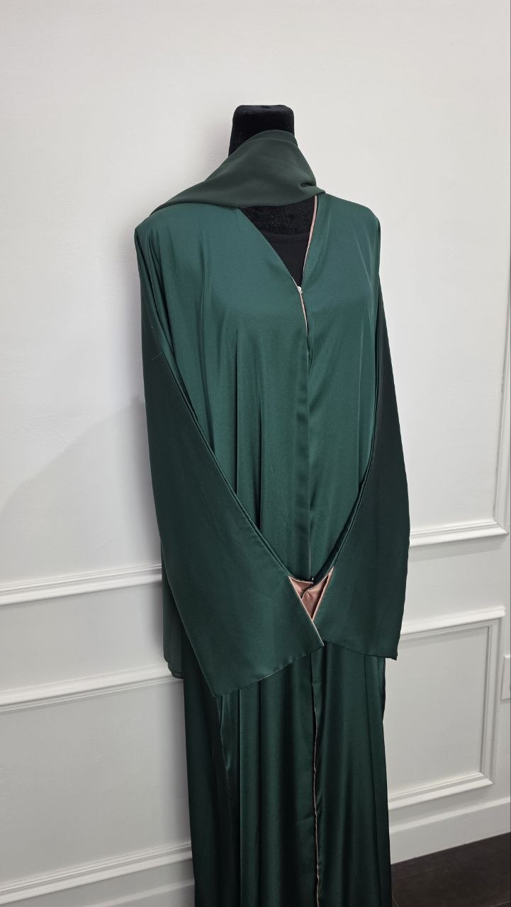 Raya Abaya - Emerald Rose reversible detail view