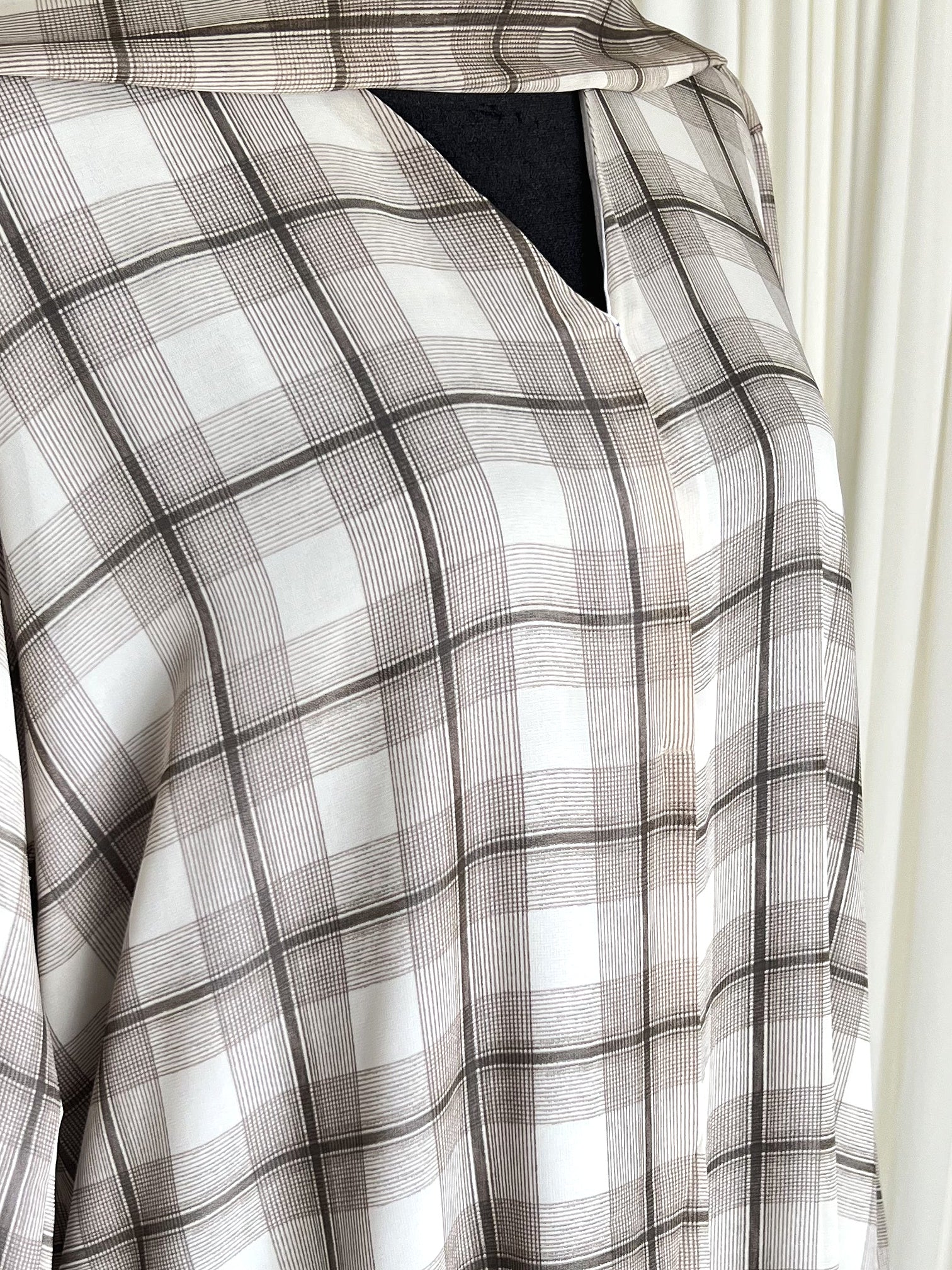 Rustic Taupe Plaid Double Chiffon Abaya Set cream plaid weave close up