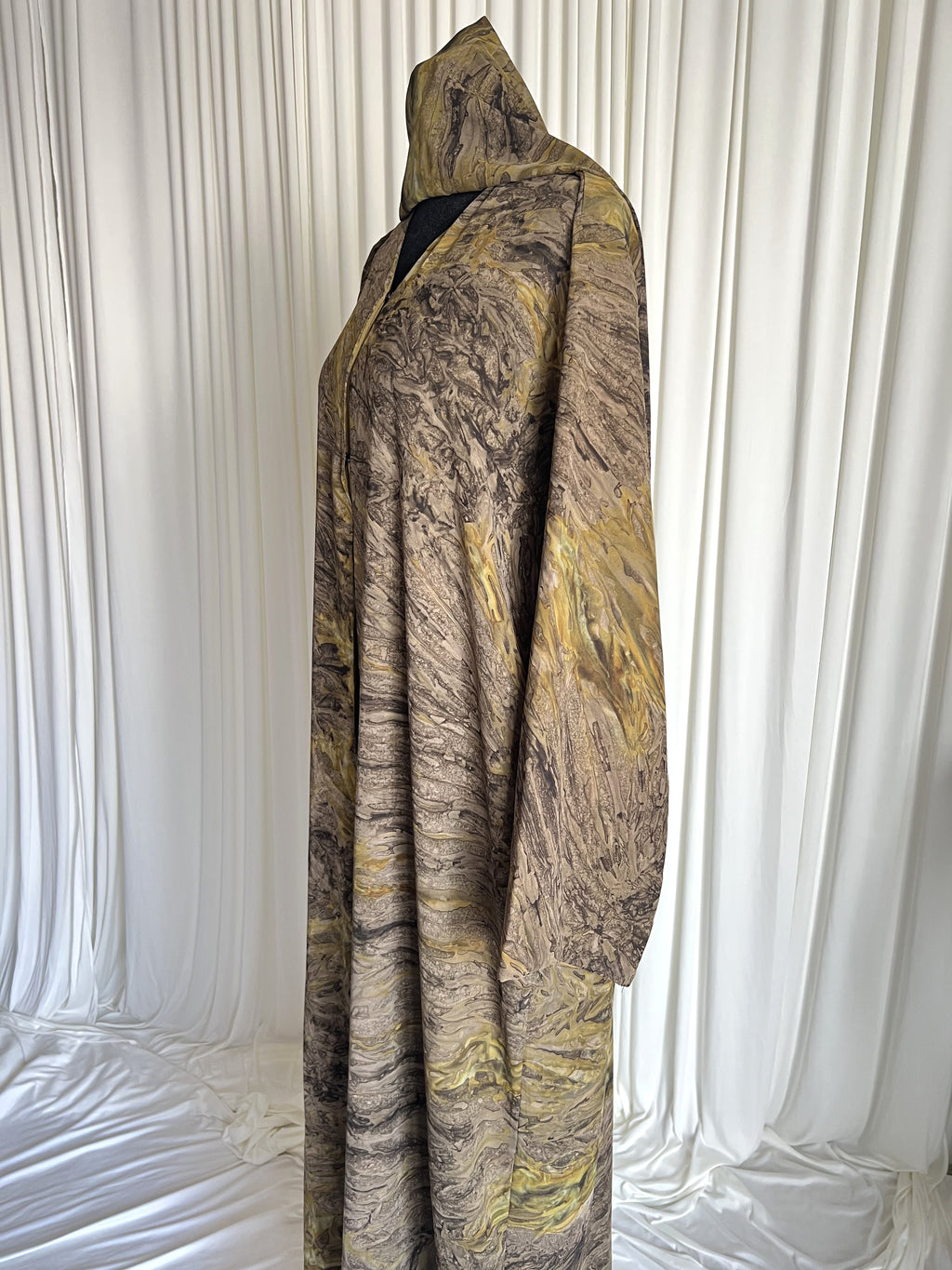 Terra Marble Print Abaya Set olive gold marble side profile