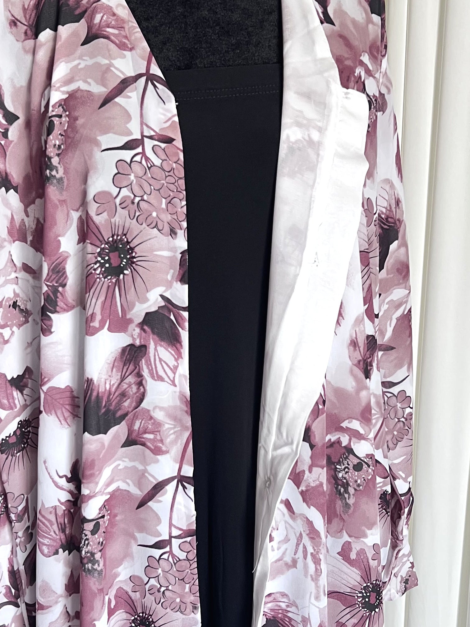 Vintage Mauve Floral Double Chiffon Abaya Set oversized mauve floral print close up